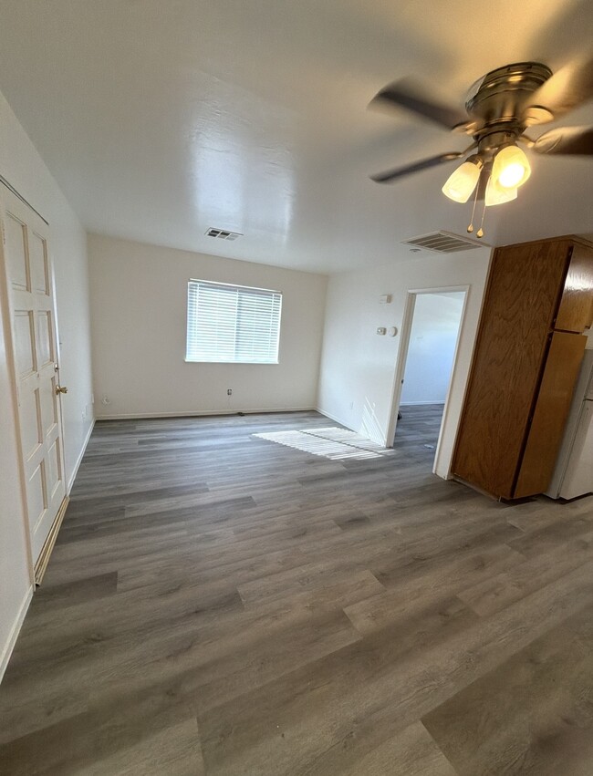 2706 16th St, Unit #C in Bakersfield, CA - Foto de edificio - Building Photo