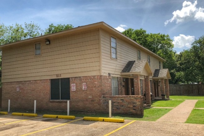 Oakridge Townhomes in Alvin, TX - Building Photo - Building Photo