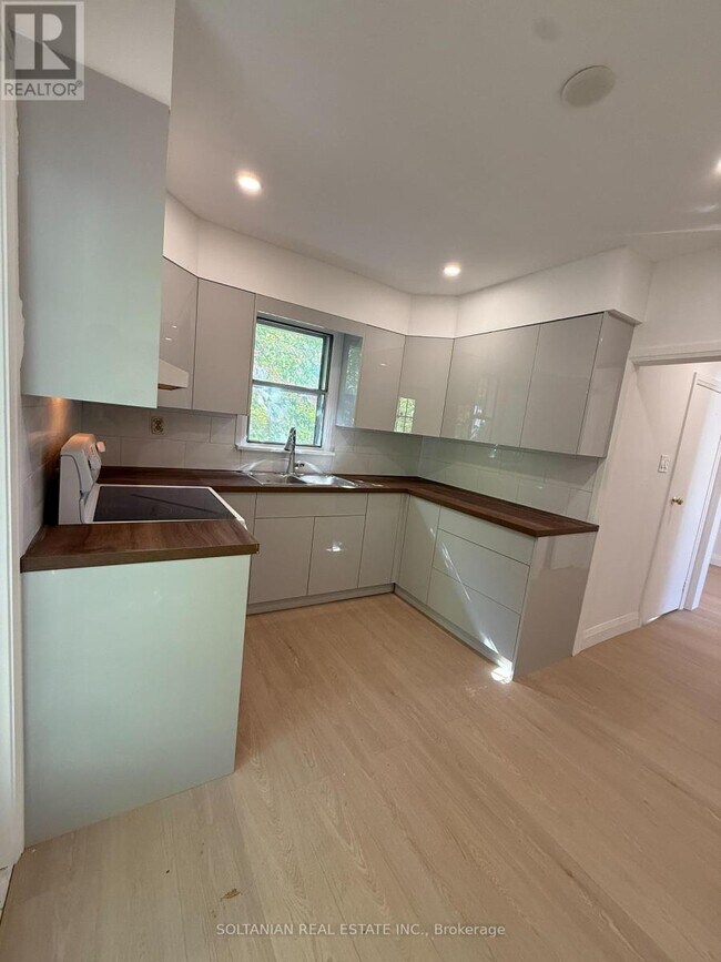 137 Homewood Ave in Toronto, ON - Building Photo - Building Photo