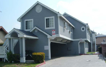 328 S Philadelphia St in Anaheim, CA - Building Photo - Building Photo