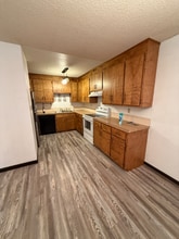 4207 E Comanche Dr in Laramie, WY - Foto de edificio - Building Photo