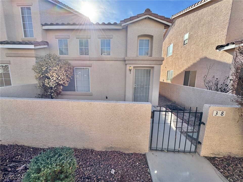 38 Belle Essence Ave in Las Vegas, NV - Building Photo