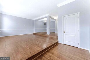 43627 Pickett Corner Terrace in Ashburn, VA - Building Photo