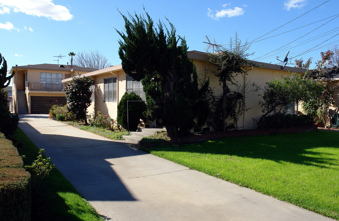 414 E Arbor Vitae St in Inglewood, CA - Foto de edificio