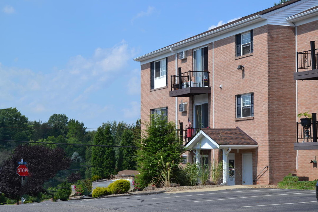 Town & Country Apartments in East Liverpool, OH - Building Photo