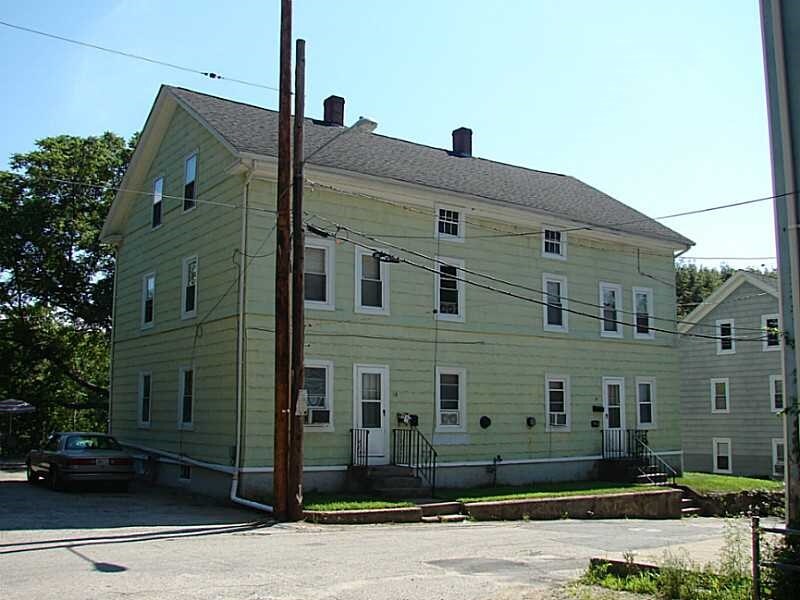 13 Hill St in Smithfield, RI - Foto de edificio