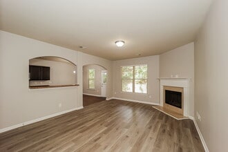 258 Stillwood Dr in Newnan, GA - Building Photo - Building Photo