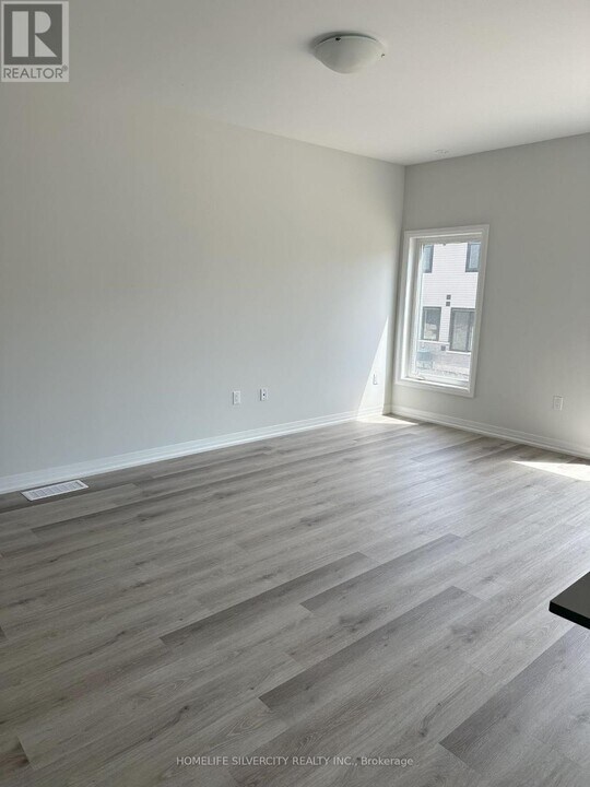 155 Equestrian Way in Cambridge, ON - Building Photo