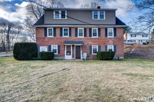 8 Maple Ave in Plymouth, CT - Building Photo