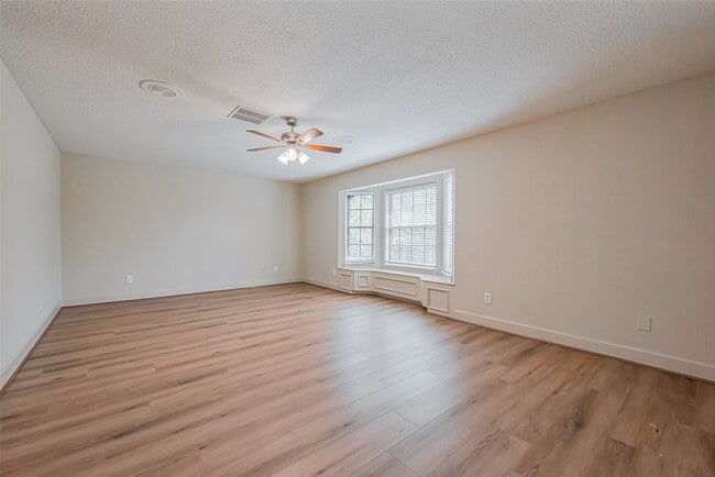 property at 2727 Raintree Dr