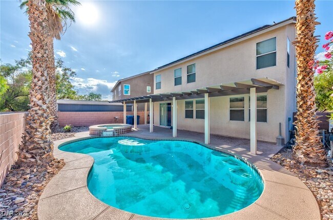 5025 W Lone Wolf Ave in Las Vegas, NV - Building Photo - Building Photo