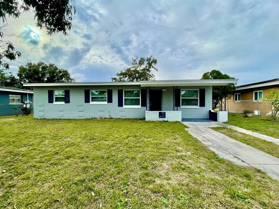 5019 S 86th St in Tampa, FL - Building Photo