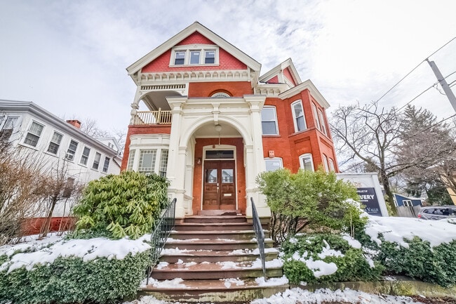 495 Orange St, Unit 2F