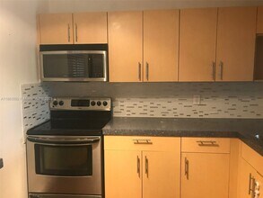 7850 Camino Real in Miami, FL - Building Photo - Building Photo