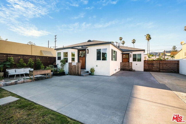 property at 1593 Yosemite Dr