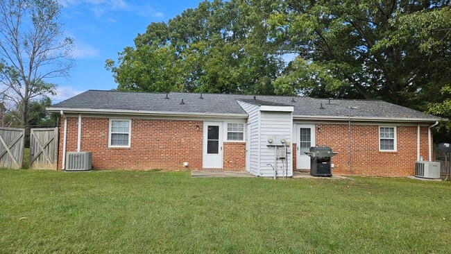 540 Old Liberty Rd, Unit Duplex in Asheboro, NC - Building Photo - Building Photo