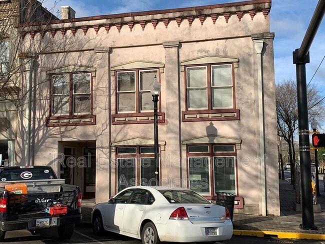 property at 137 N Hill St