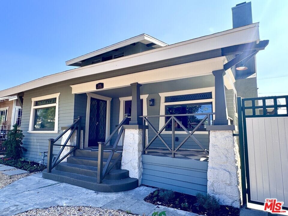 2180 W 31st St in Los Angeles, CA - Building Photo