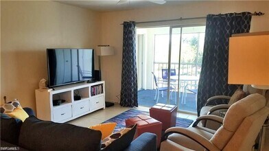 1075 Foxfire Ln in Naples, FL - Building Photo - Building Photo