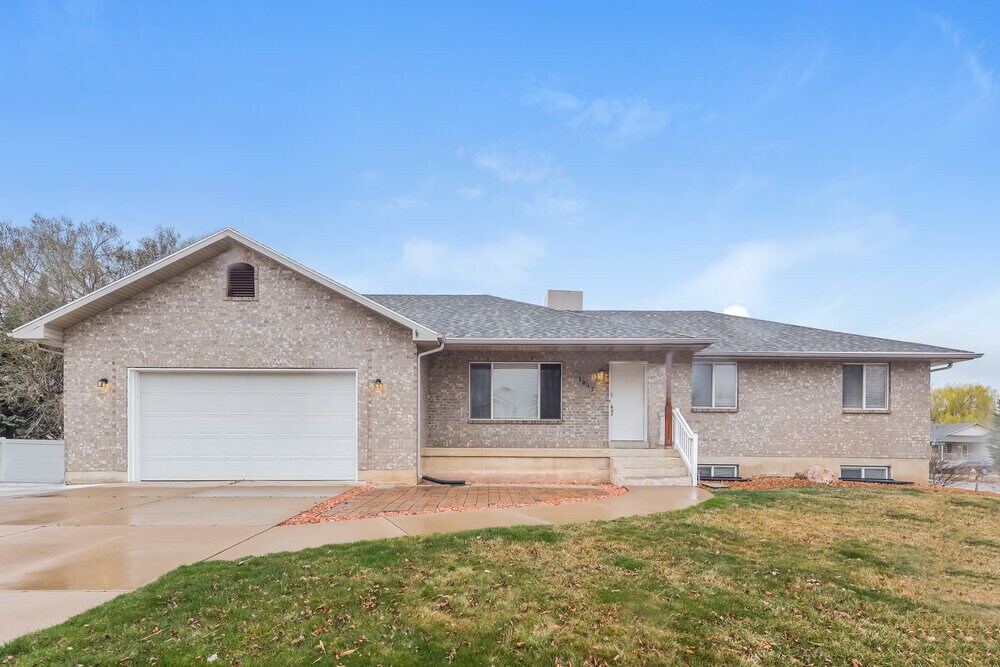 1847 N 725 W in Clinton, UT - Building Photo