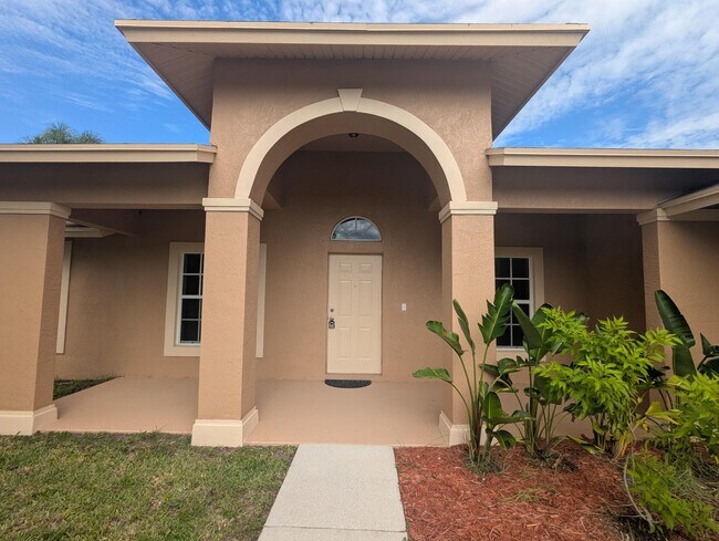 3514 SW Zullo St in Port St. Lucie, FL - Building Photo - Building Photo