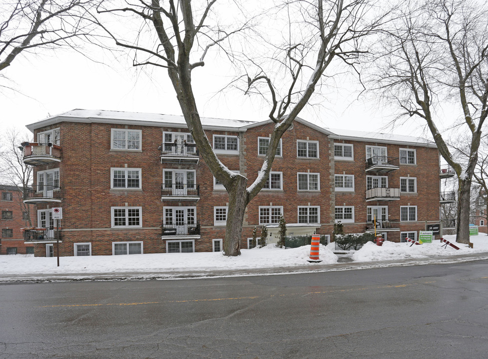 3295 Ridgewood in Montréal, QC - Building Photo