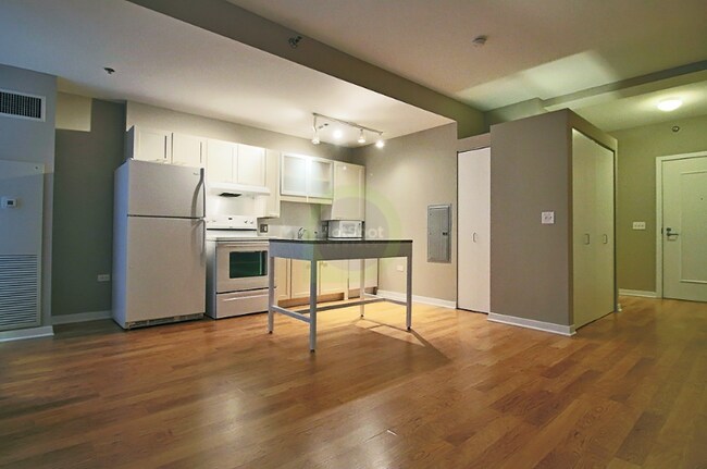 property at 175 W Randolph St