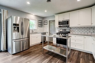 7011 Neff St in Houston, TX - Building Photo - Building Photo