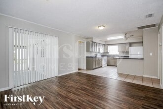 1334 Grace St N in Lakeland, FL - Foto de edificio - Building Photo