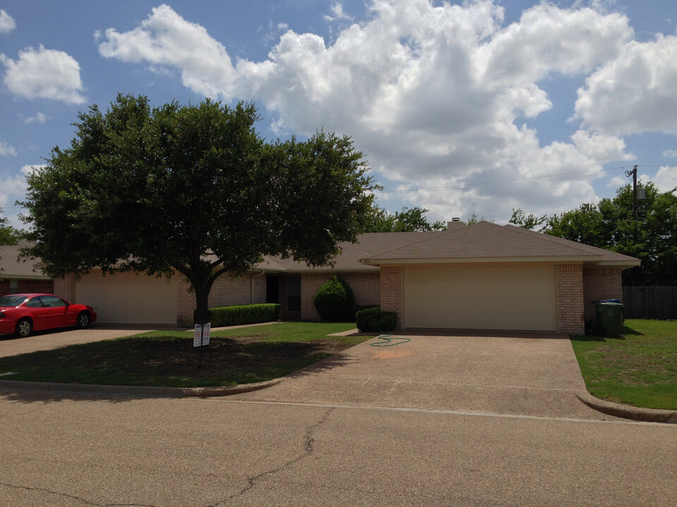 1012 Parkview Cir in Hewitt, TX - Foto de edificio