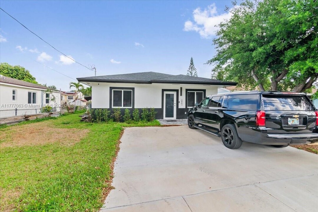 1941 NW 151st St in Opa Locka, FL - Building Photo