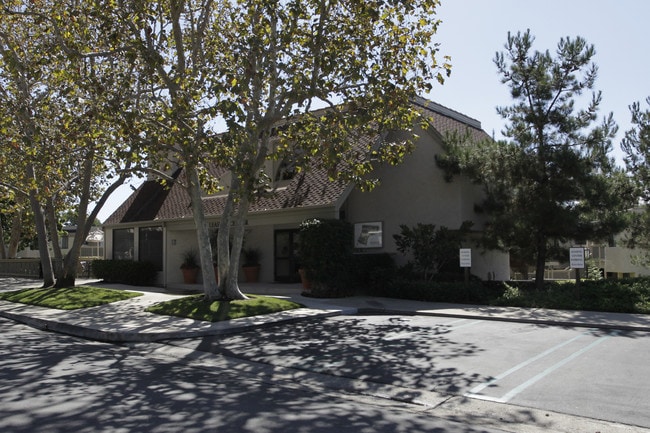 Parkwood Apartment Homes in Irvine, CA - Foto de edificio - Building Photo