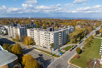 Wilshire East in Hamilton, ON - Building Photo - Building Photo