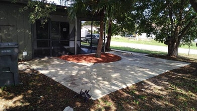 5879 Bahama Ct in West Palm Beach, FL - Building Photo - Building Photo