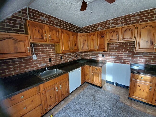 2188 Barrington Rd in University Heights, OH - Building Photo - Building Photo