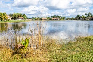 2994 Oakbrook Dr in Weston, FL - Building Photo