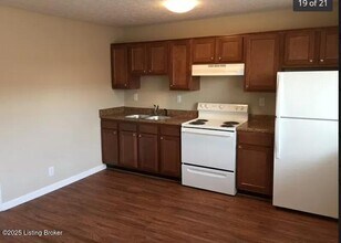 4218 Flintlock Dr in Louisville, KY - Building Photo - Building Photo