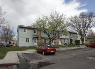 Rose Hill Townhouses in Commerce City, CO - Building Photo - Building Photo