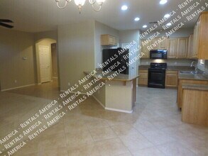 103 W Hawk Way in Chandler, AZ - Foto de edificio - Building Photo