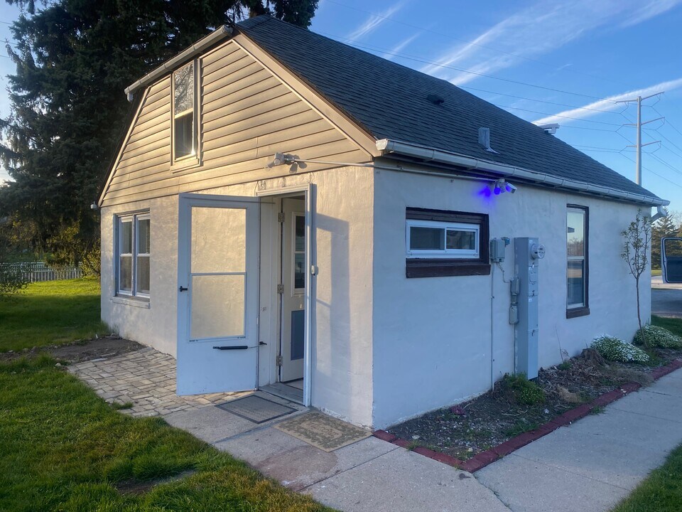 724 S Spring St in Port Washington, WI - Foto de edificio