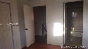 570 NW 82nd Pl-Unit -Apt 294 in Miami, FL - Building Photo - Building Photo