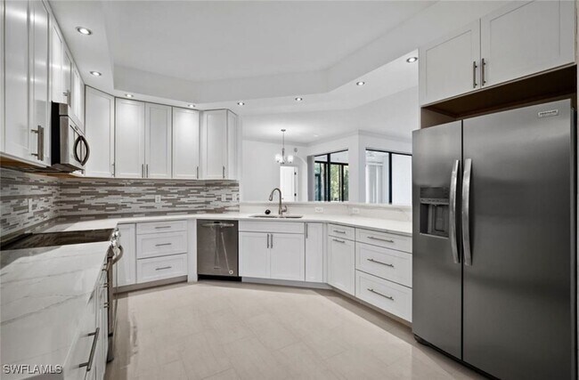 7056 Pelican Bay Blvd in Naples, FL - Building Photo - Building Photo