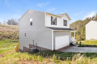 6405 Century Ln in Thomasville, NC - Foto de edificio - Building Photo