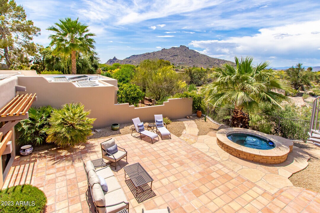 1063 N Boulder Dr in Carefree, AZ - Foto de edificio