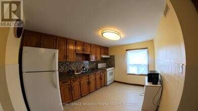 492 Dufferin St in Toronto, ON - Building Photo - Building Photo