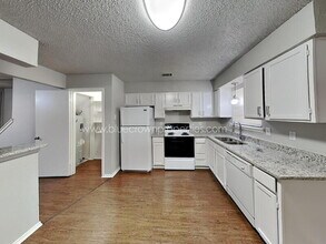 648 S Rogers Rd in Irving, TX - Building Photo - Building Photo