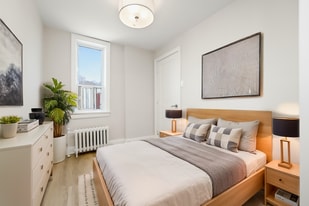 464 & 448 Spadina Rd in Toronto, ON - Building Photo