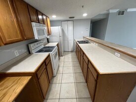 9907 Westwood Dr in Tamarac, FL - Building Photo