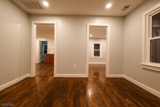 655 E Passaic Ave, Unit 2 in Bloomfield, NJ - Foto de edificio - Building Photo