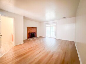 26 Fox Hill Dr in Kilmarnock, VA - Foto de edificio - Building Photo